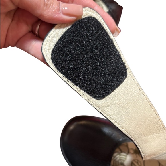 Fly London Black and Tan Leather Shoes - Picture 6 of 8